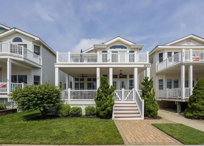 Spacious And Modern 4Br 3Ba Gold Coast Condo Flat