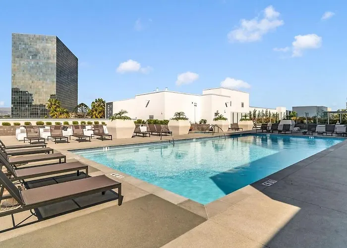 Highrise 2 Bedroom 3 Beds Apt In Koreatown