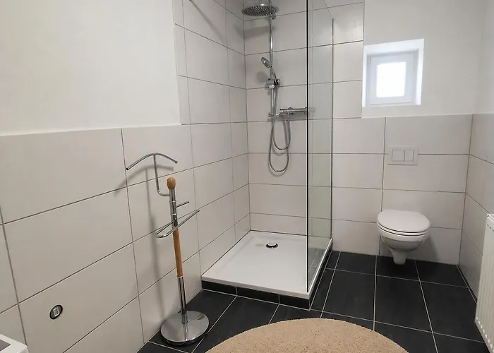 Ferienwohnung Am Kirchplatz Klimatisierte Dachgeschosswohnung