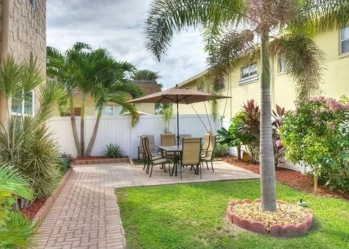 Charming Condo - Pool, Minutes To Beach