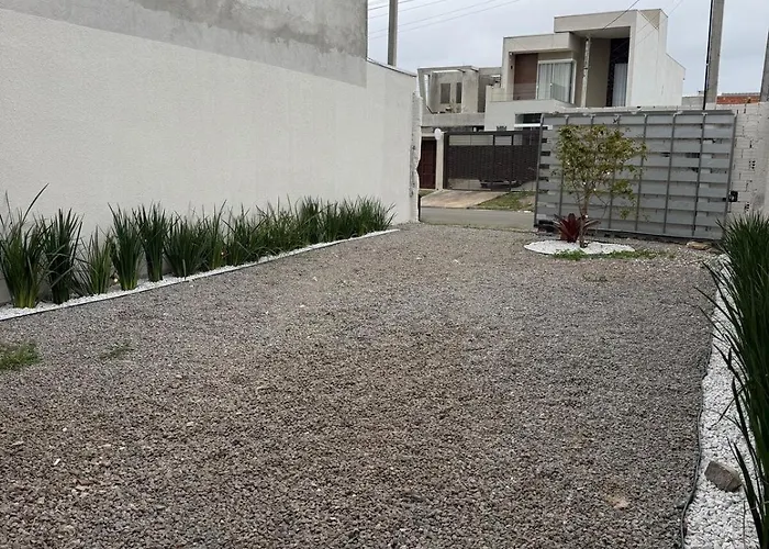 Casa Jardim Brasil e amplo estacionamento