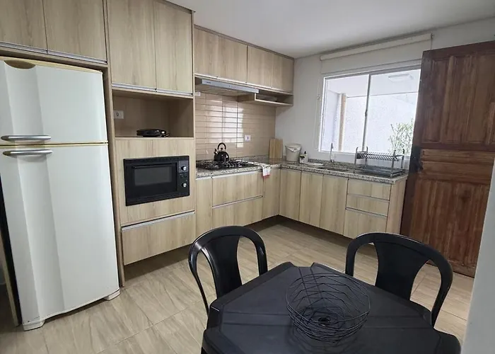 Casa Jardim Brasil e amplo estacionamento