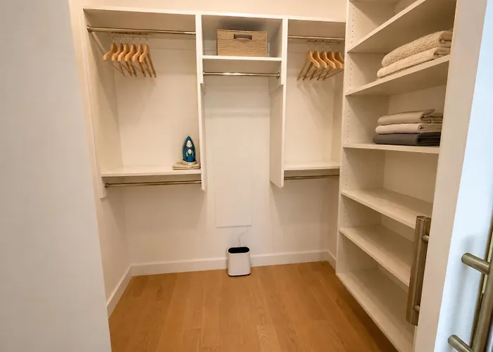 2 Bed Apartment Highrise In Downtown La