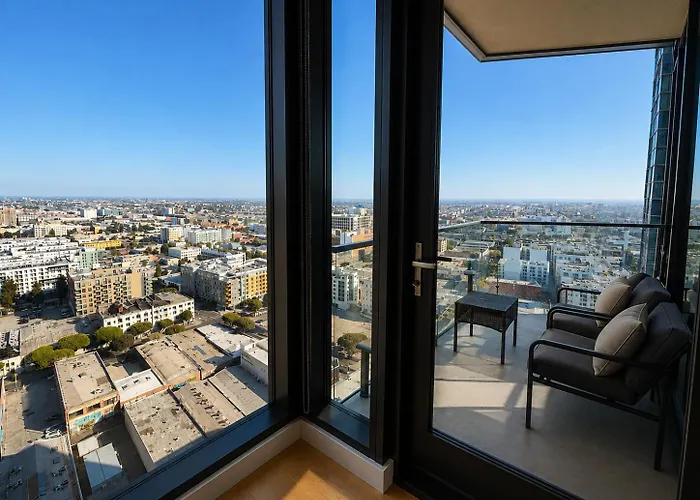 2 Bed Apartment Highrise In Downtown La