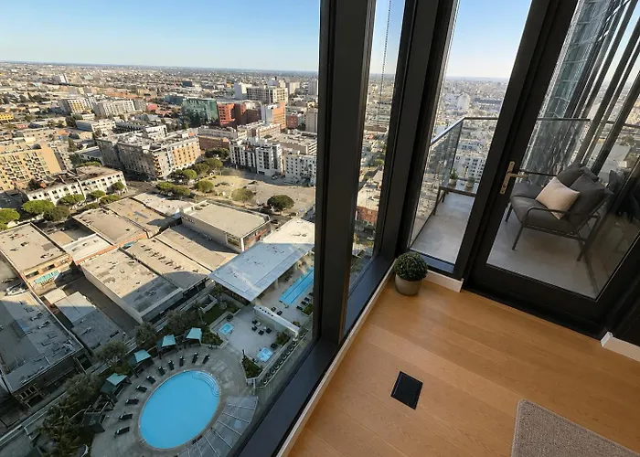 2 Bed Apartment Highrise In Downtown La