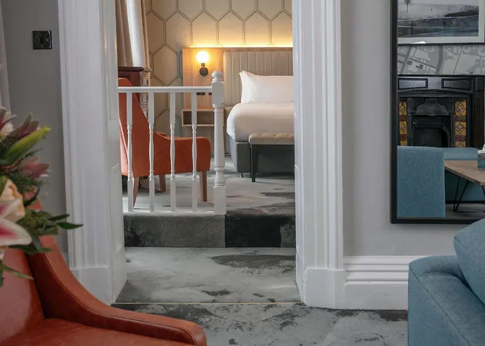 The Queen At Chester Hotel - Handwritten Collection