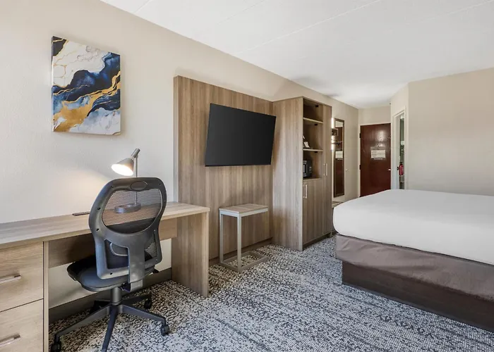 Surestay Plus Hotel By Best Western Chicago Lombard