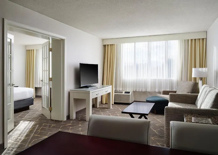 Holiday Inn & Suites Boston Peabody By Ihg