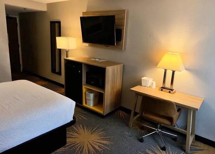 Days Inn By Wyndham Fargo - West Acres