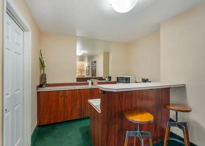 Red Lion Hotel Rogue Regency Medford Airport