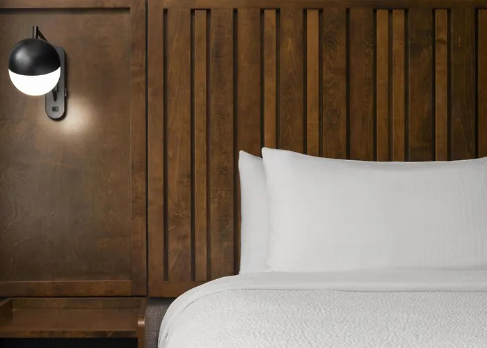 Best Western Premier Plainview-Long Island Hotel
