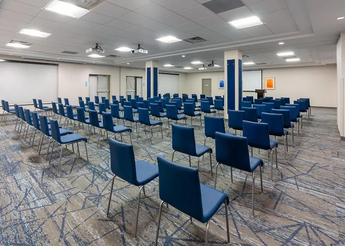 Holiday Inn Express & Suites Vaughan-Southwest By Ihg