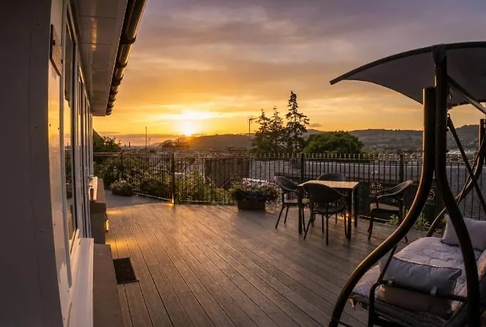 Redcliffe Hotel