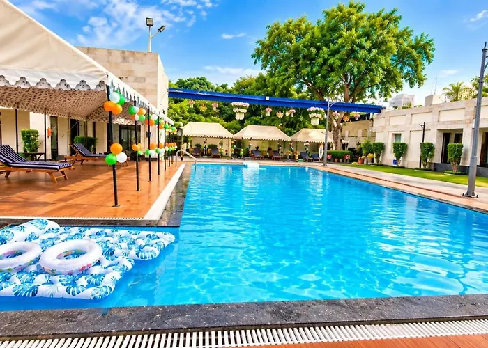 Jhansi Hotel