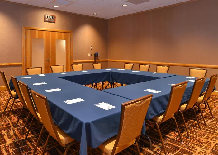 Holiday Inn Express Breezewood By Ihg