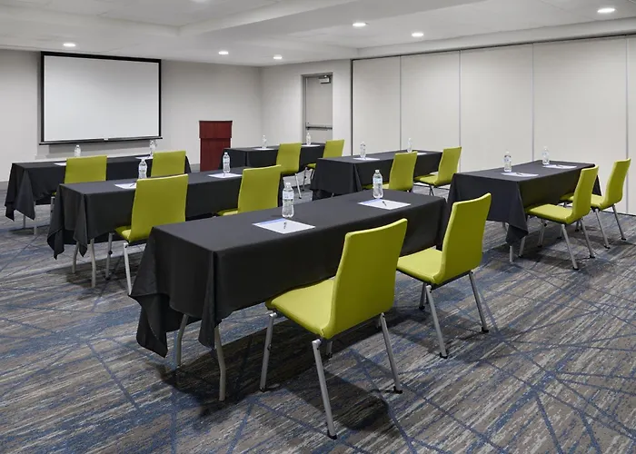 Holiday Inn Express Kansas City - At The Legends! By Ihg