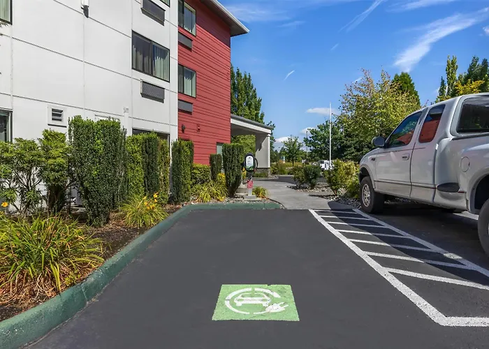 Best Western Plus Portland Airport Hotel & Suites