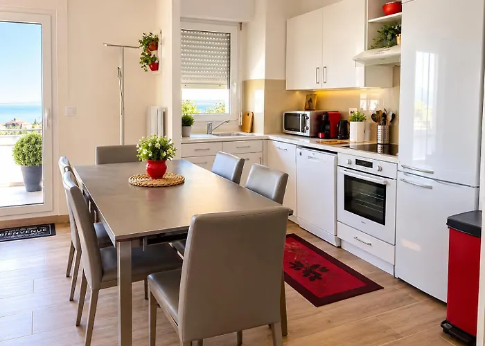 Appartement, Vue Mer A 150M De La Plage