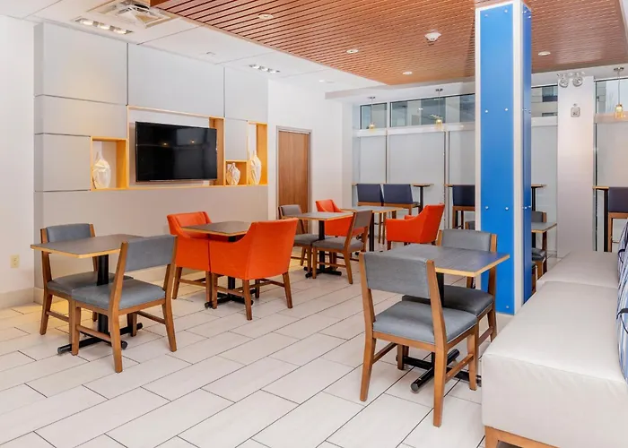 Holiday Inn Express & Suites - Medford By Ihg