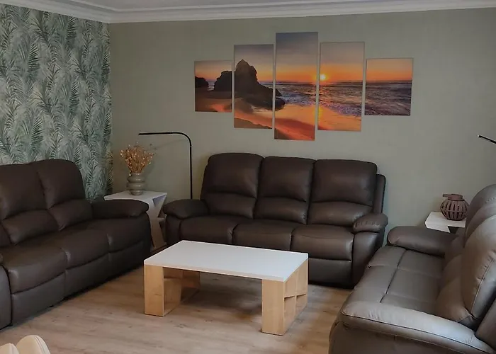 Großzügige Ferienwohnung am Waldesrand im Seenland