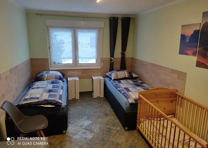 Großzügige Ferienwohnung am Waldesrand im Seenland