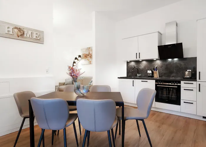 Easy-Flat Hauptplatz - City Center Apartments With A Kitchen