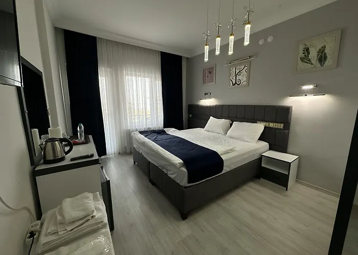 Blue Lake Otel
