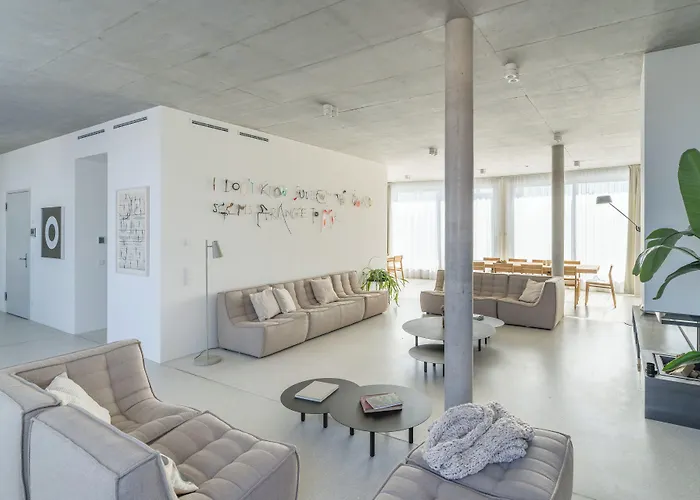 Carlotta Apartments