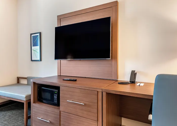 Comfort Suites Grandview - Kansas City