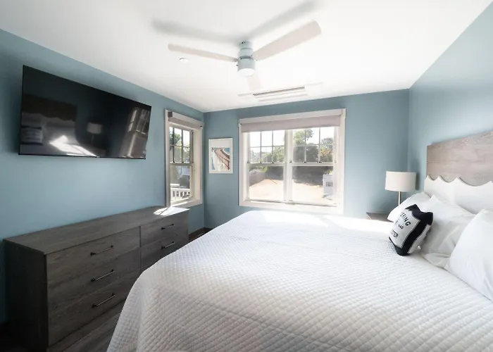Long Beach Suites