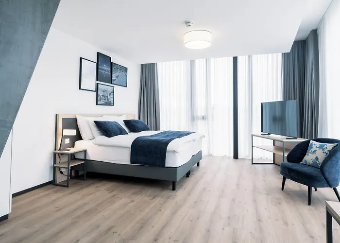 Yparc Hotel, Forum
