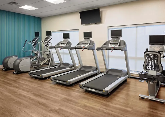 Holiday Inn Express & Suites - Madison By Ihg