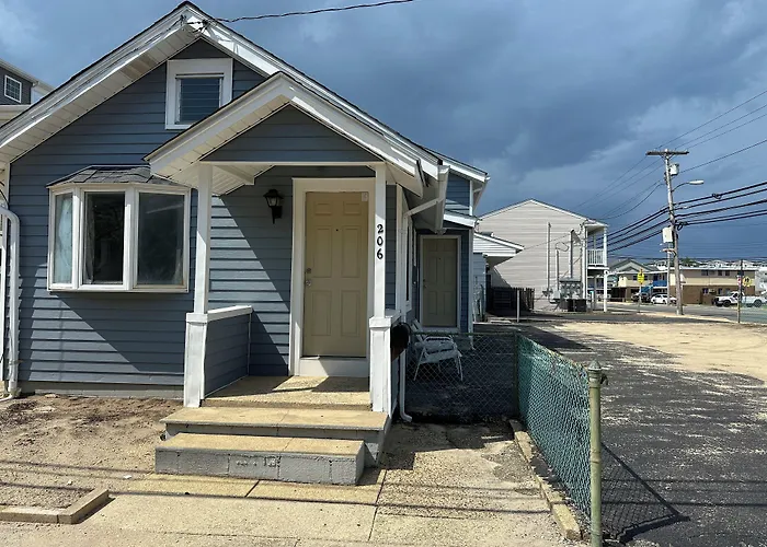 Newly Renovated 2 Bedroom House