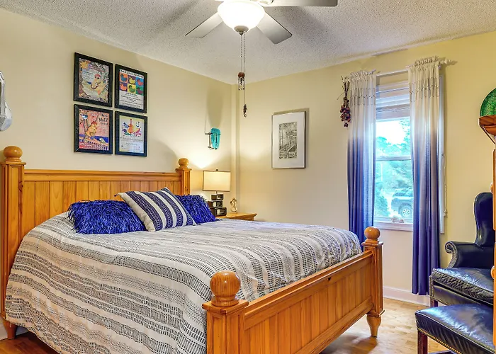 Nags Head Apt With Patio - 1/2 Mile Walk To Beach!