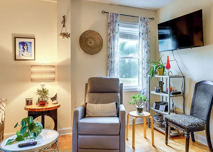 Nags Head Apt With Patio - 1/2 Mile Walk To Beach!