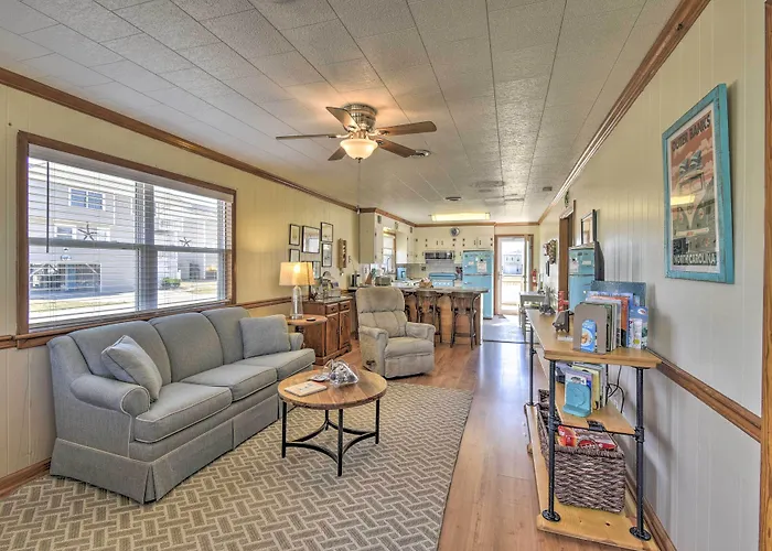 Nags Head Cottage: Screened Porch, Walk To Beach!