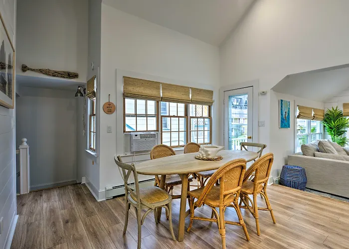 Ocean Grove Apt. W/ Balcony: 1 Block To The Beach!