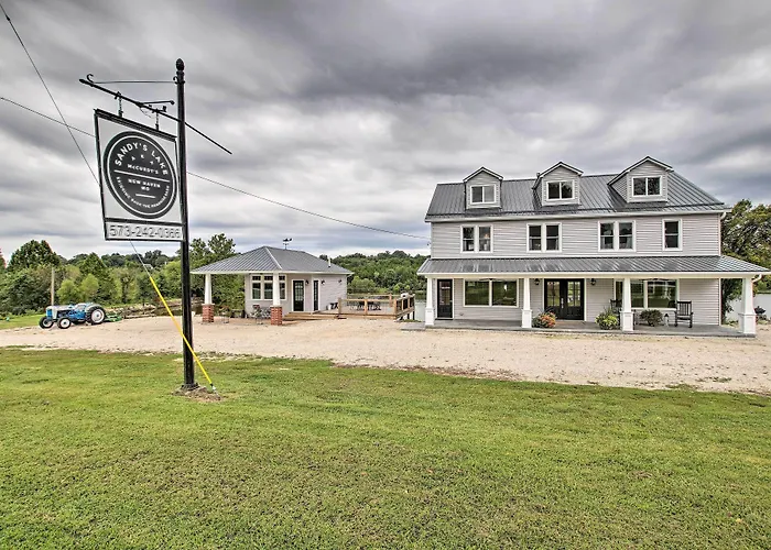 Lakefront Studio Guest Home On Hermann Wine Trail!