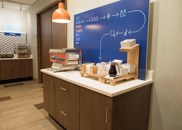 Holiday Inn Express & Suites Dayton North - Vandalia By Ihg
