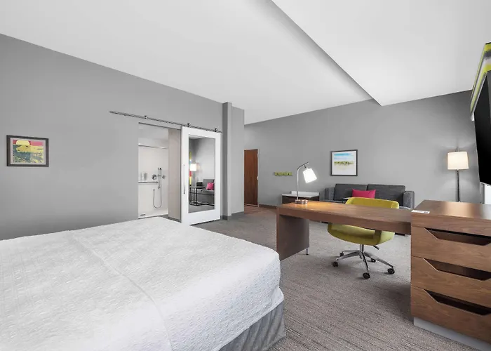 Hampton Inn & Suites Bakersfield Central