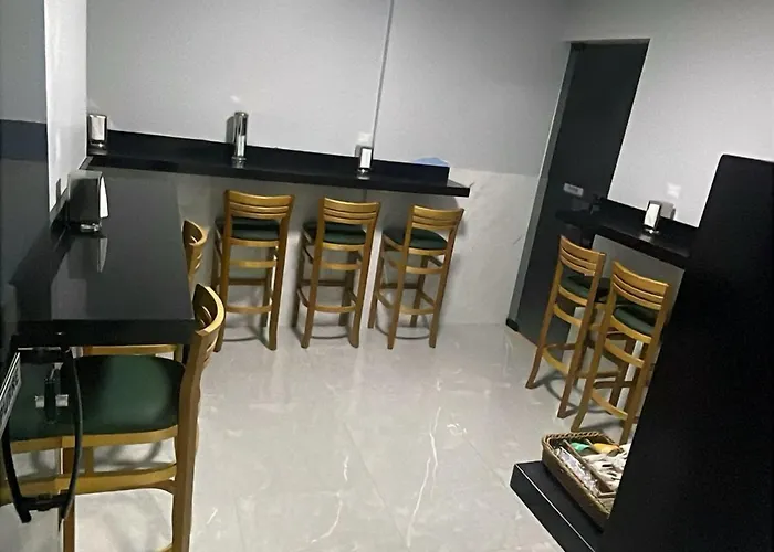 Hotel Ellos - Estacionamento e Café da Manhã Incluso