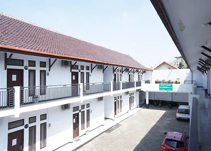 Oyo Life 92886 Rumah Nyaman Radhika 2 Syariah