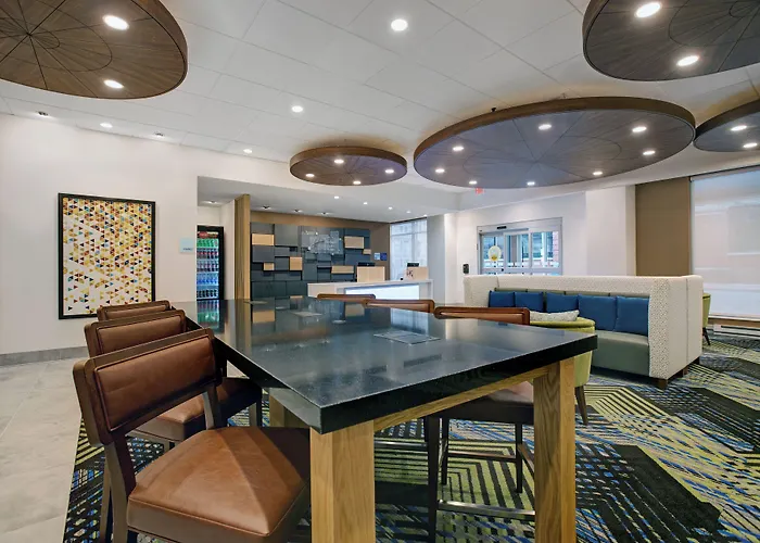 Holiday Inn Express - Milwaukee Downtown By Ihg