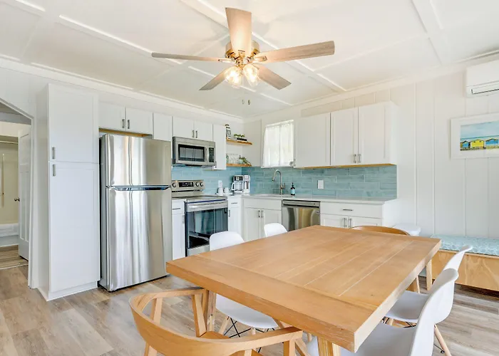 Beachy Palms Cottage On Lake Huron W/ Hot Tub!
