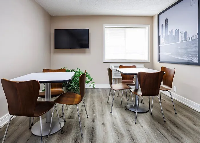 Super 8 By Wyndham Rockford South