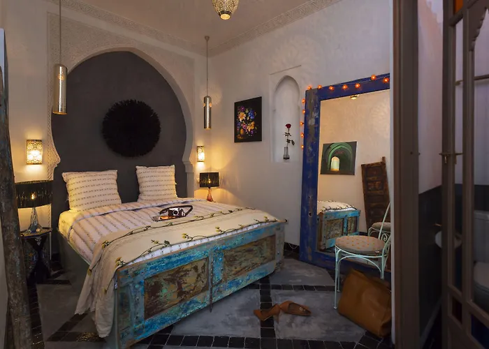 Riad Lumiere