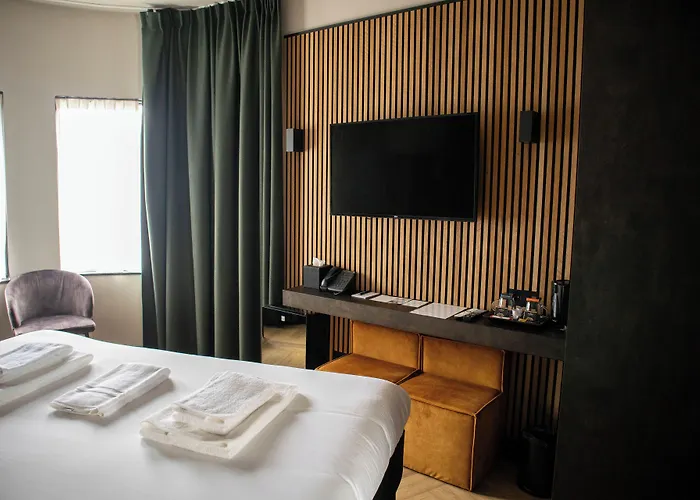 Monument Hotel