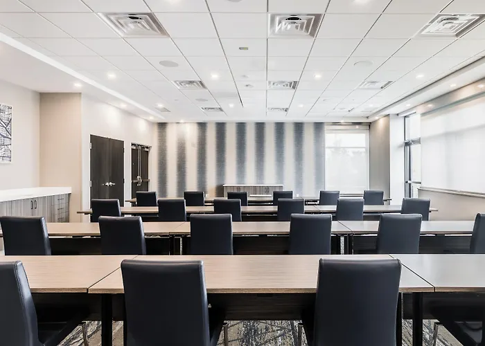 Holiday Inn Express & Suites Toronto Airport South By Ihg