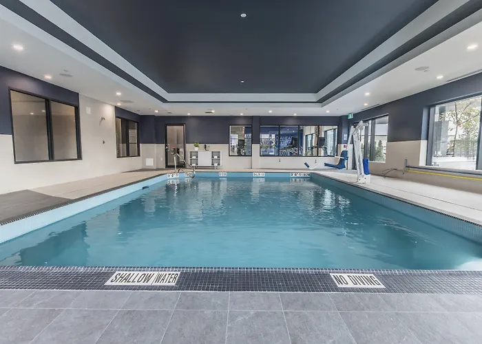 Holiday Inn Express & Suites Toronto Airport South By Ihg