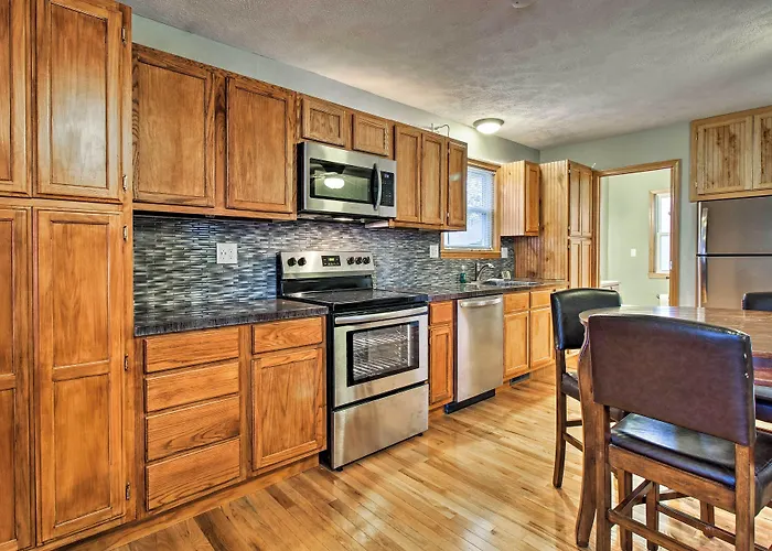 Stockton Lake Escape W/ Kitchen, Half Mile To Lake